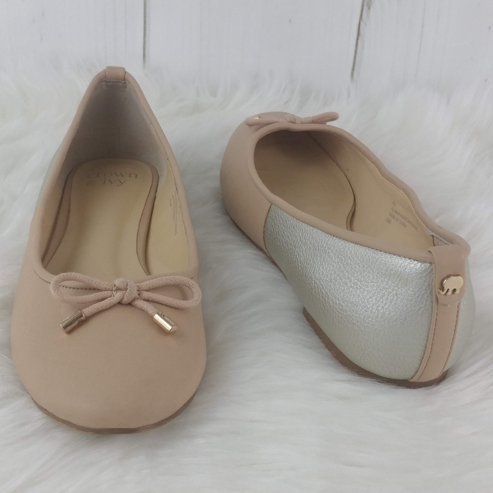 Crown & Ivy Round Toe Mia Ballet Flats Tan Silver